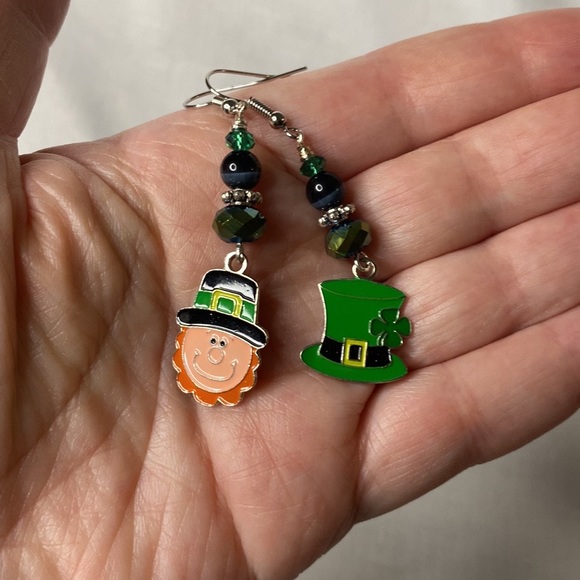 Handcrafted Leprechaun and Hat Dangle Earrings - Picture 2 of 3